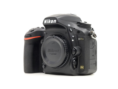 Νikon D750