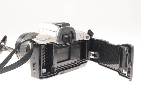 Minolta Dynax 404si + 35-80mm f4-5.6 AF Zoom 