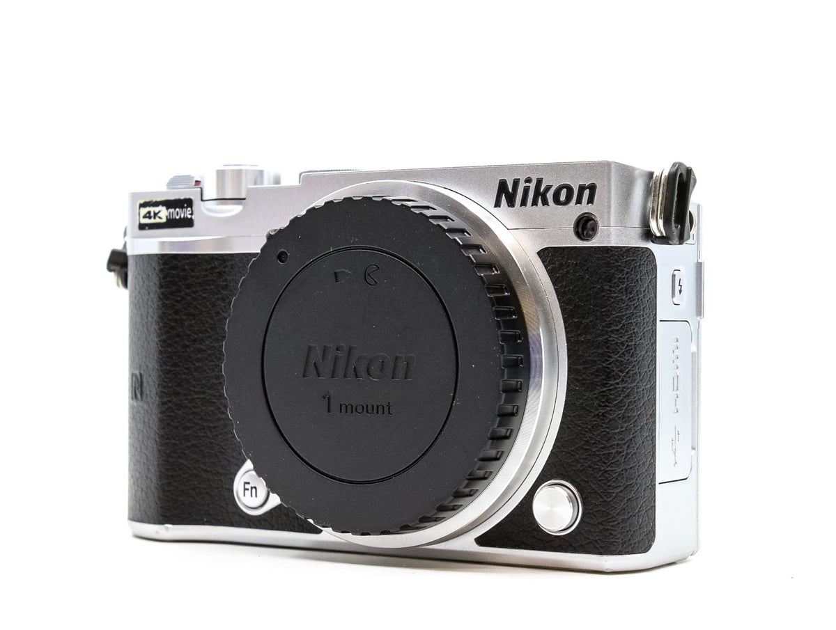 Nikon 1 J5 · imagen principal