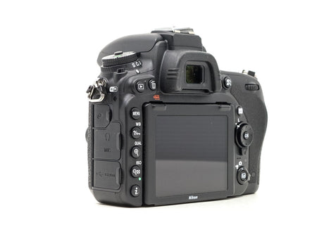 Νikon D750
