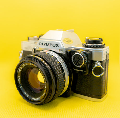 Olympus OM10 + Zuiko 50mm 1.8 - Φωτογραφική μηχανή 35mm SLR Vintage Film - Δεν περιλαμβάνεται προσαρμογέας χειροκίνητης λειτουργίας *
