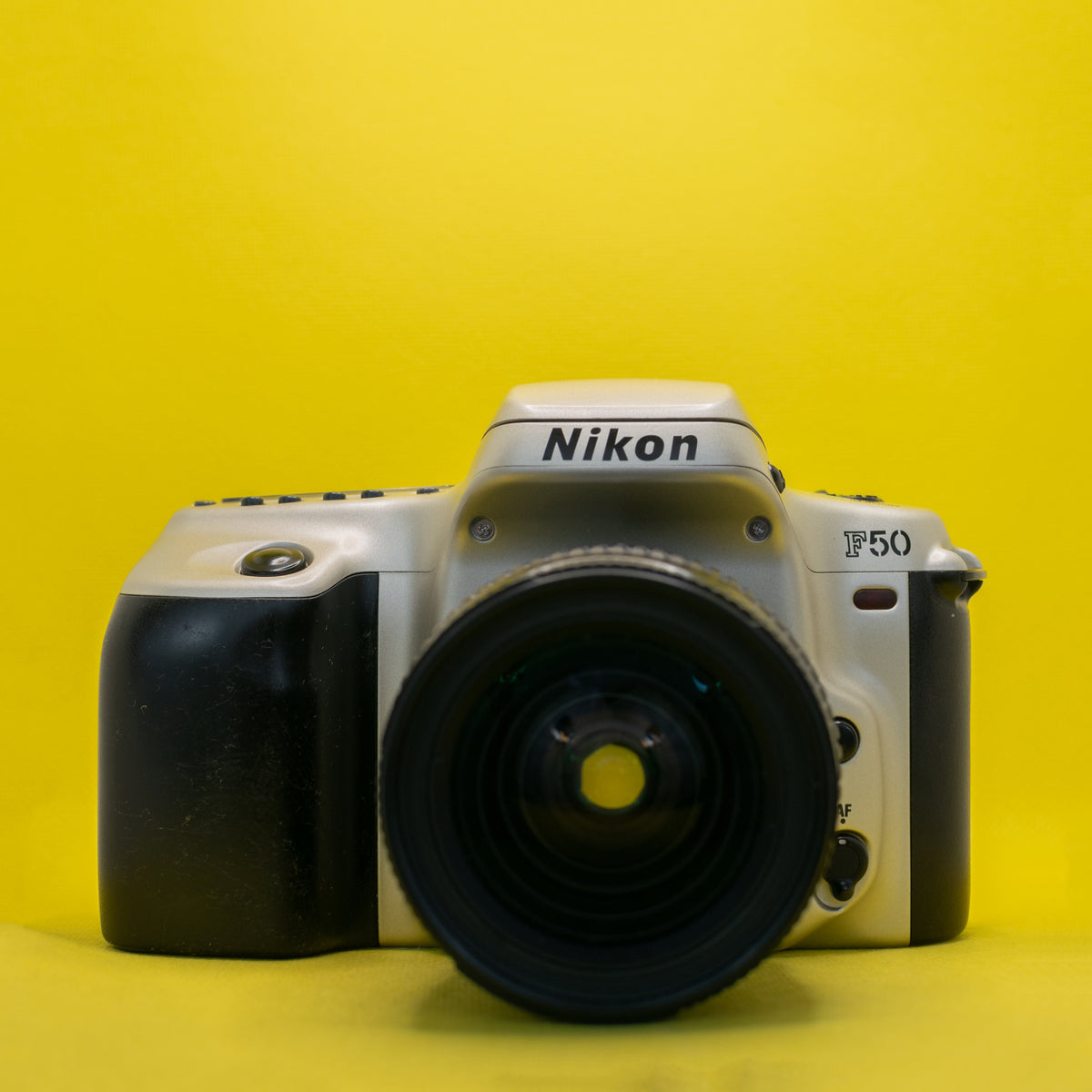 Νikon F50 - Κλασική φιλμ φωτογραφική μηχανή SLR 35mm · imagen principal